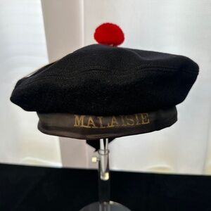 Share  VINTAGE "Malaisie" Malaysian Army Black Felt Beret w/ Red PomPom 23"